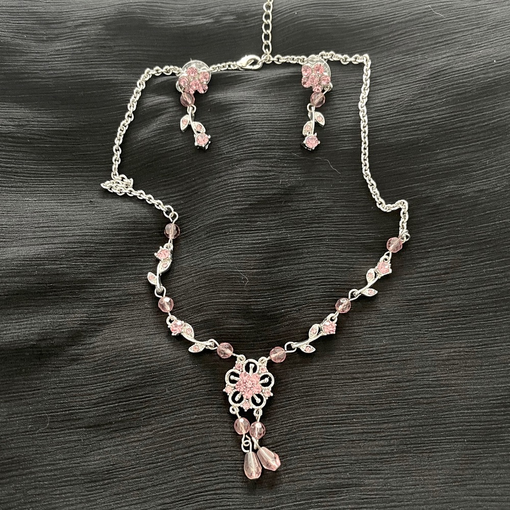 Flower necklace and earring set